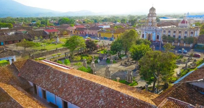 Granada, con sus 500 años de historia, su belleza natural y su cálida hospitalidad, es un destino que invita a los viajeros a descubrir los encantos de Nicaragua