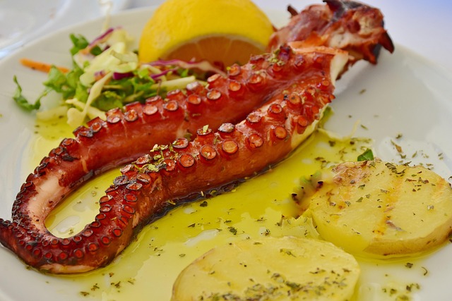 Los platos de mar y tierra no son solo combinaciones audaces: son el resultado de siglos de convivencia entre comunidades del litoral y del interior