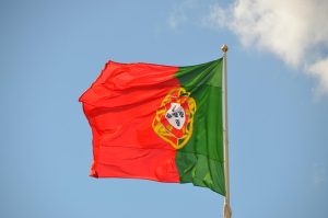 Portugal se presenta como un país con fundamentos macroeconómicos sólidos (PIB per cápita entre el 80% y el 85% de la media de la UE, exportaciones que representan el 47% del PIB y un turismo que bate récords con 33 millones de visitantes)