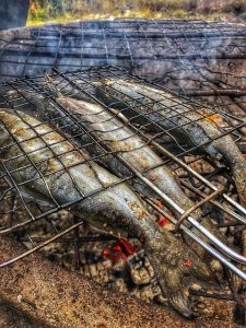 El pescaíto es mucho más que una forma de cocinar pescado: es un símbolo cultural, gastronómico y social profundamente ligado a Andalucía