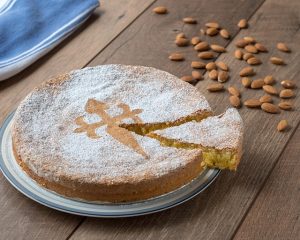 Descubre las mejores tartas de España, desde la Tarta de Santiago hasta la moderna tarta de queso. Un delicioso recorrido gastronómico.