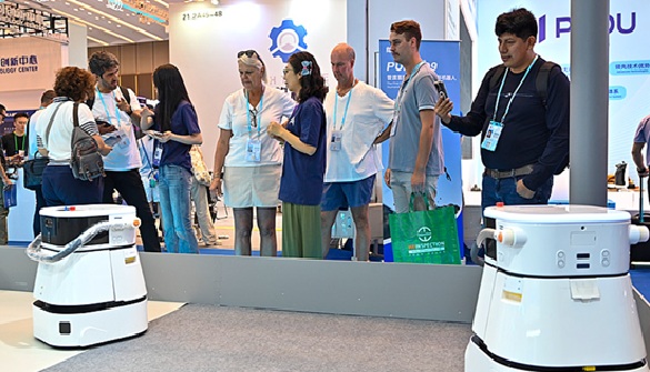 La integración de la IA en los hogares inteligentes no solo busca reemplazar a las personas, sino mejorar su capacidad para realizar tareas cotidianas de manera más eficiente y conveniente