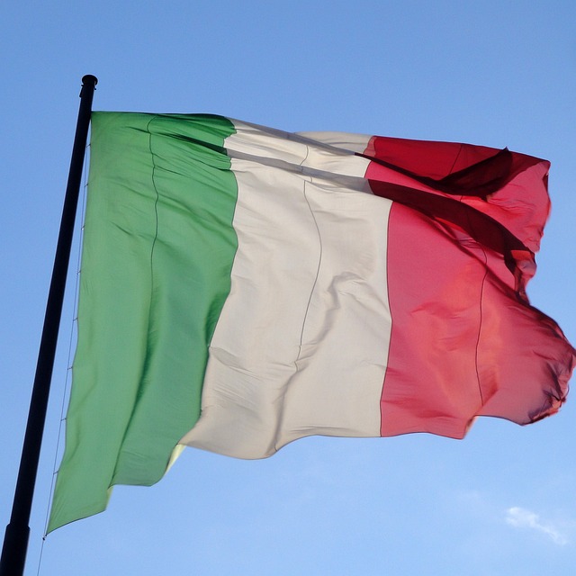 Italia se encuentra así en un proceso de redefinición de su política exterior, buscando equilibrar sus alianzas tradicionales con las presiones derivadas de un entorno internacional