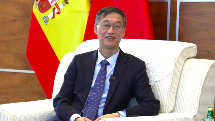 Artículo del Embajador Yao Jing, Embajador de la República Popular China sobre el XV Plan Quinquenal
