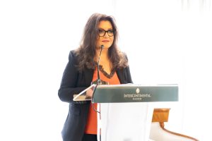 Nehad Sharaf ha convertido la curiosidad en criterio de admisión y el diálogo riguroso en motor de negocio. En esta conversación, explica cómo nació ALYA Society