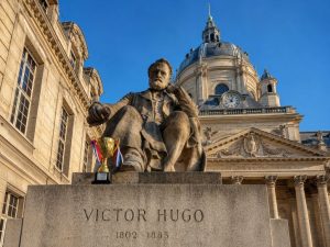 El escritor y jurista español José Vicente Rubio Eire recibió el pasado 11 de julio, en la histórica Salle des Actes de la Sorbona de París, el Premio Alain-Fournier a la mejor novela en lengua extranjera por El ruido de las sombras