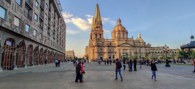 La cita tiene un simbolismo particular. Han pasado 35 años desde la primera Cumbre, celebrada en Guadalajara, México, en 1991, seguida por Madrid en 1992