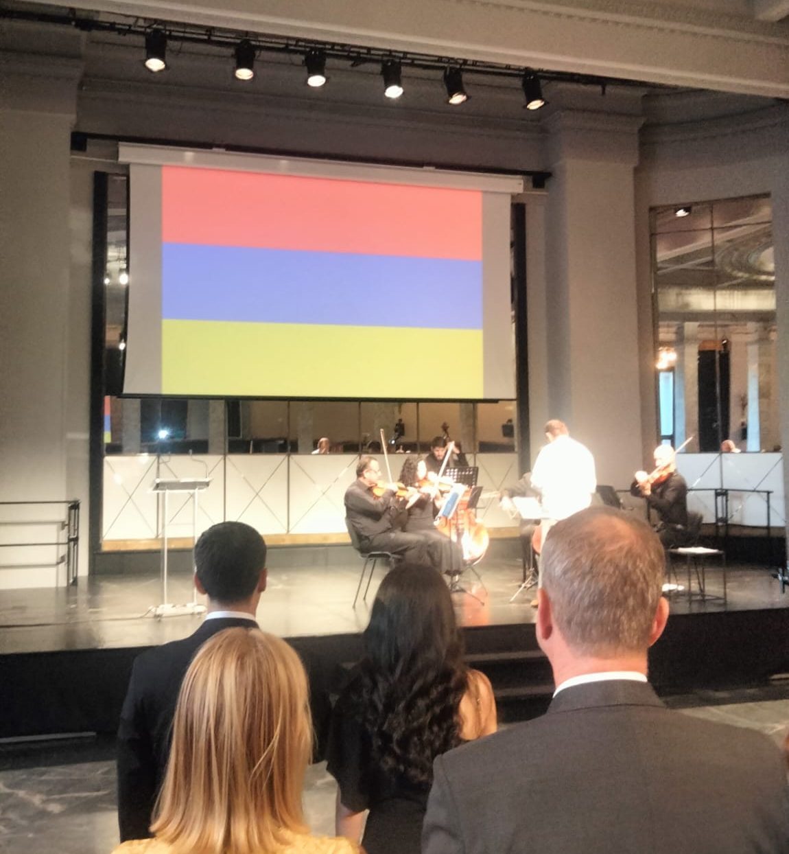 El Círculo de Bellas Artes de Madrid se convirtió en el escenario de una de las citas más significativas del calendario diplomático armenio en España