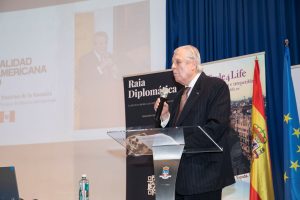 El Embajador Óscar Maúrtua de Romaña reflexiona sobre el mundo actual, después de ser reconocido como Personalidad Latinoamericana del Año